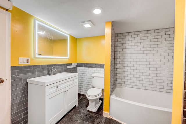 9431 S Vernon Avenue, Chicago, IL 60619