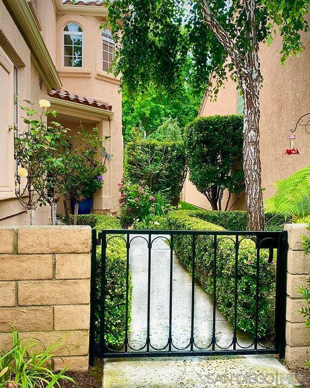 2176 Eastridge Loop, Oxnard, CA 93036