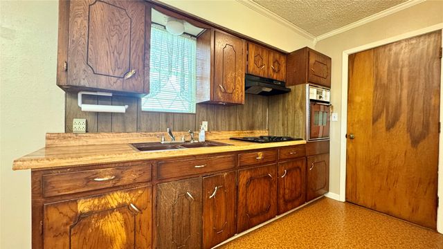 101 Town North Drive, Terrell, TX 75160