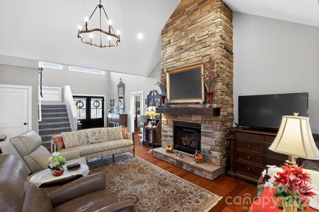 3757 Laurel Park Highway, Hendersonville, NC 28739