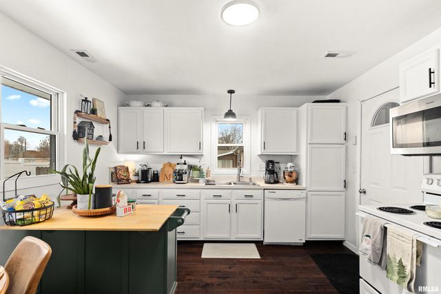 401 S HARRIS Street, Tremont, IL 61568