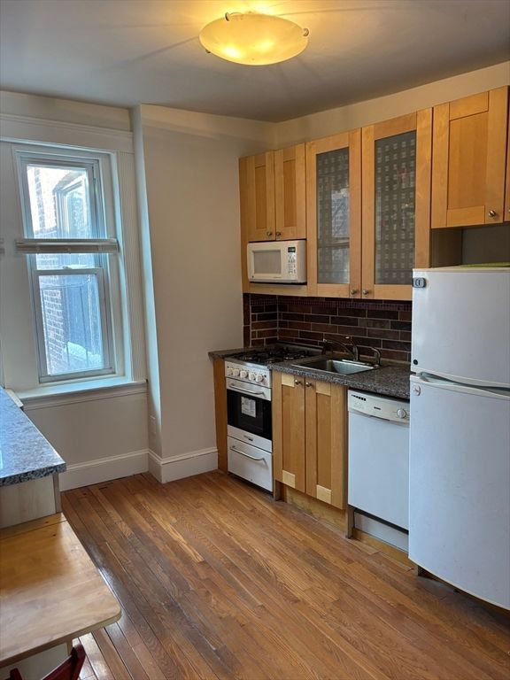 31 Irving 9, Boston, MA 02114