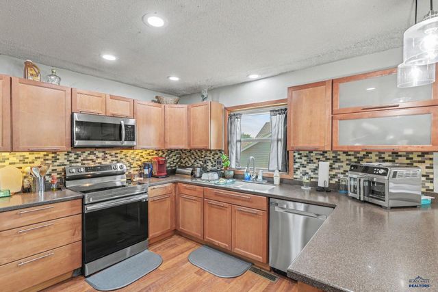 303 E CENTENNIAL, Rapid City, SD 57701
