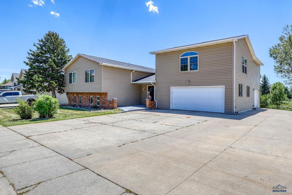 303 E CENTENNIAL, Rapid City, SD 57701