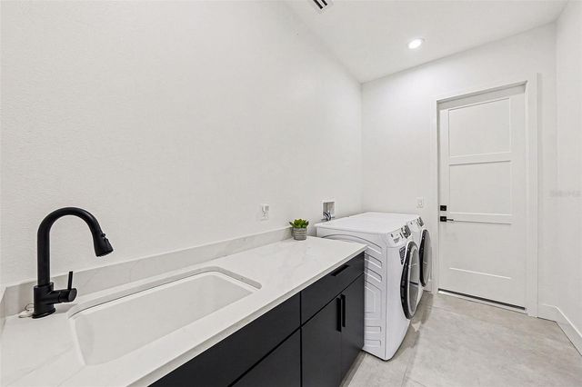 17296 RAINTREE ROAD, Lutz, FL 33558