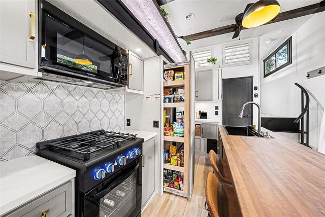 17296 RAINTREE ROAD, Lutz, FL 33558