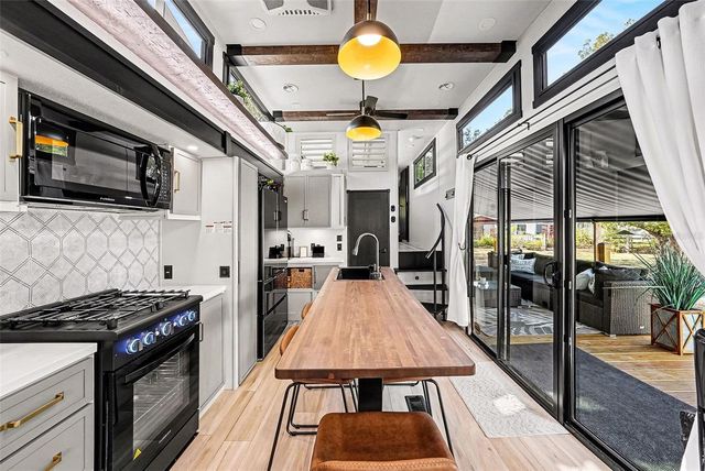 17296 RAINTREE ROAD, Lutz, FL 33558