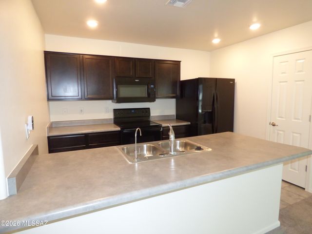 85 E Desert Manor Road, Tucson, AZ 85756