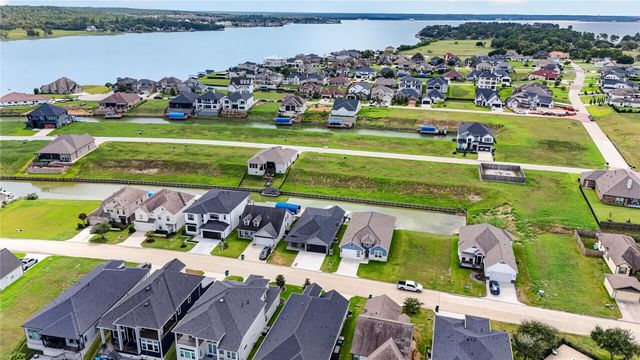 10737 S Lake Mist Lane, Willis, TX 77318