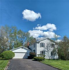 8054 Fox Run Avenue NW, North Canton, OH 44720