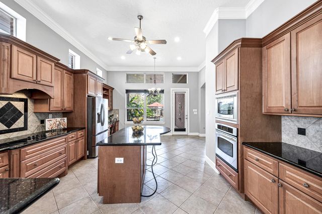 1412 Cabot Lakes Drive, League City, TX 77573