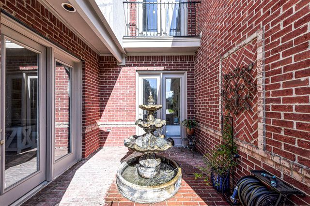 1412 Cabot Lakes Drive, League City, TX 77573