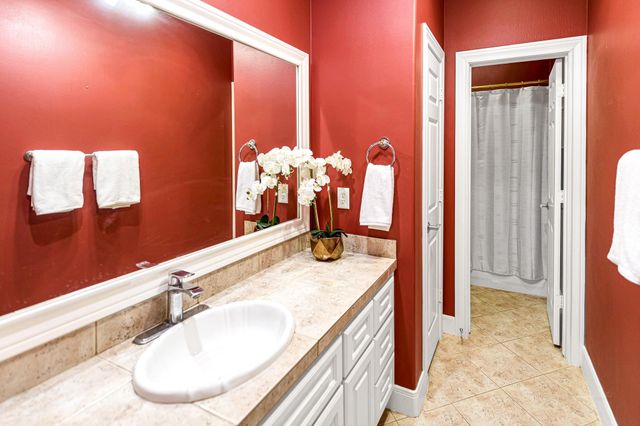 1412 Cabot Lakes Drive, League City, TX 77573