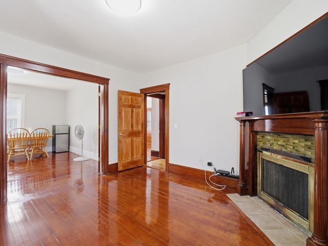 9 Englewood Ave, Worcester, MA 01603