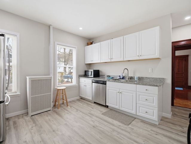 9 Englewood Ave, Worcester, MA 01603