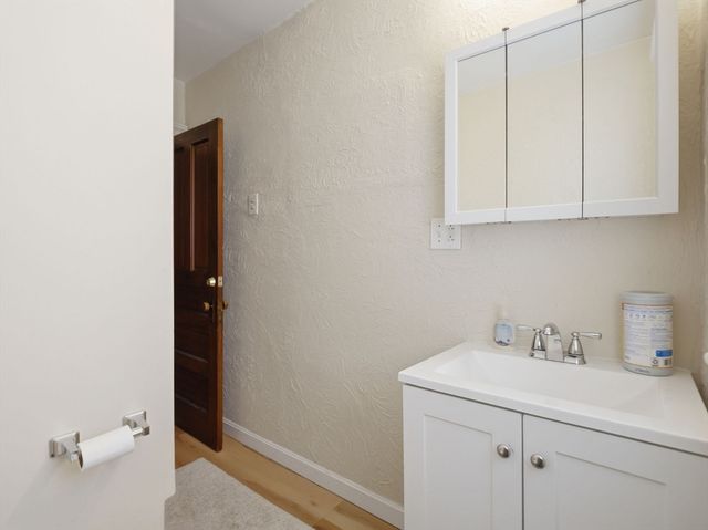 9 Englewood Ave, Worcester, MA 01603