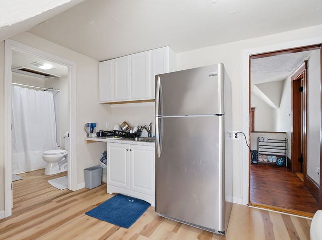 9 Englewood Ave, Worcester, MA 01603