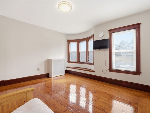 9 Englewood Ave, Worcester, MA 01603