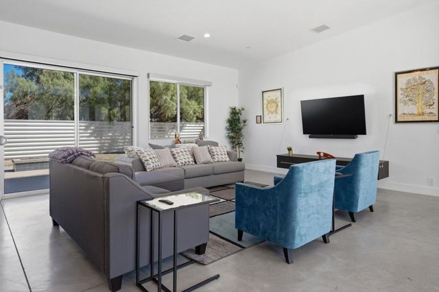 3010 N Farrell Drive, Palm Springs, CA 92262