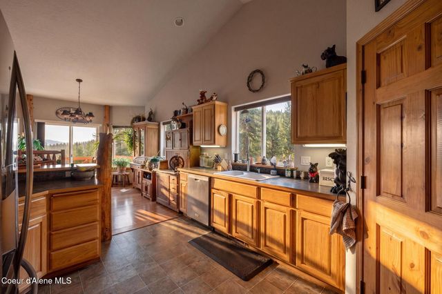 17461 N Right Fork RD, Hauser, ID 83854