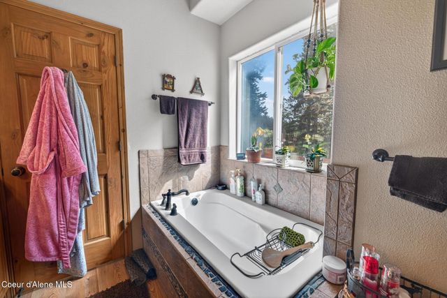 17461 N Right Fork RD, Hauser, ID 83854