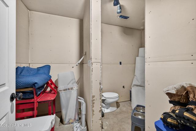 17461 N Right Fork RD, Hauser, ID 83854
