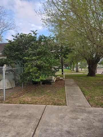 312 N Logan Street, Texas City, TX 77590