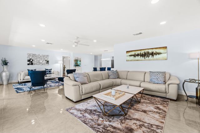 5 Westgate Lane B, Boynton Beach, FL 33436