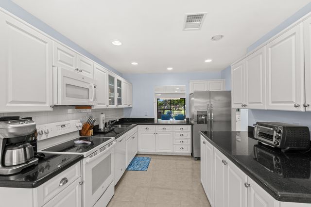 5 Westgate Lane B, Boynton Beach, FL 33436