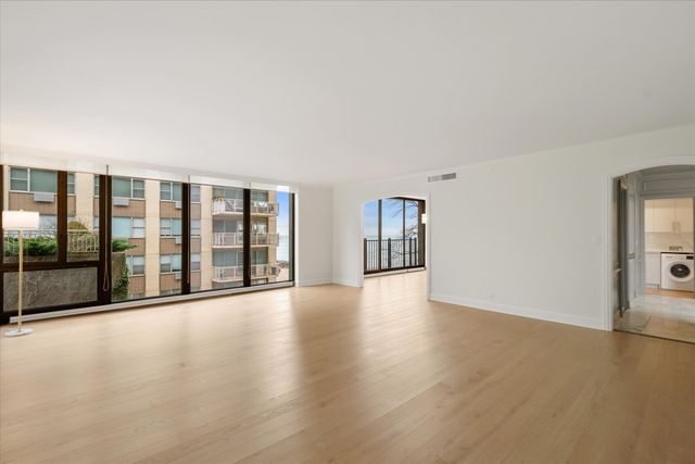 1420 Sheridan Road 3i, Wilmette, IL 60091