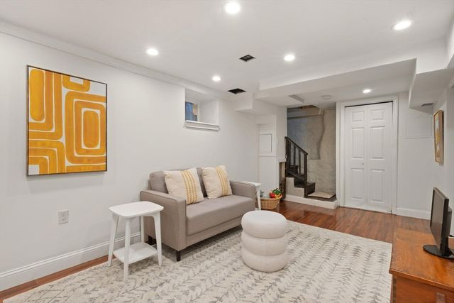 10 O'donnell Terrace, Boston, MA 02122