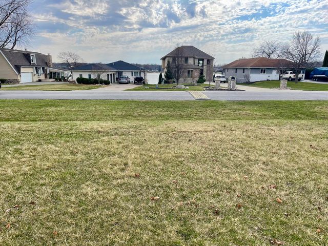 3391 W Lakeshore Drive, Crown Point, IN 46307
