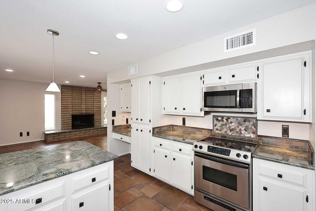 8528 E VIA DE VIVA Street, Scottsdale, AZ 85258