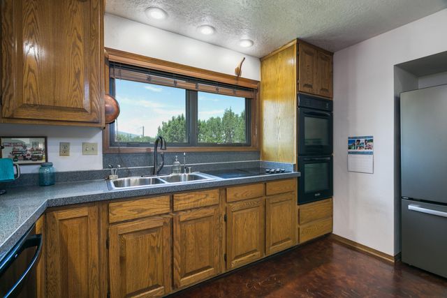 1 ESCENA Drive, Tijeras, NM 87059