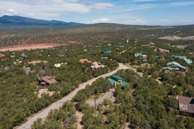 1 ESCENA Drive, Tijeras, NM 87059