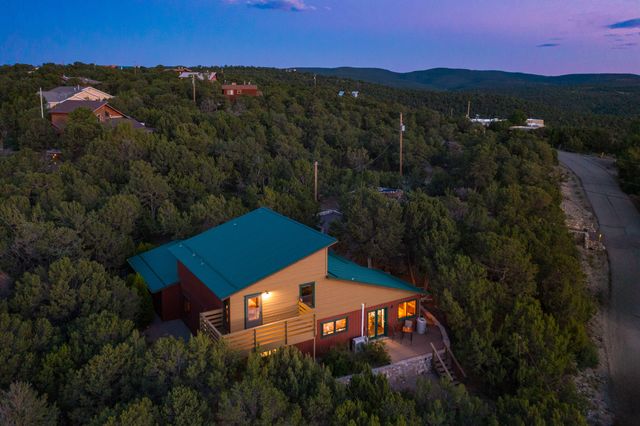 1 ESCENA Drive, Tijeras, NM 87059