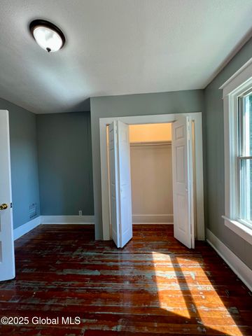 213 Vrooman Avenue 2nd Floor, Amsterdam, NY 12010