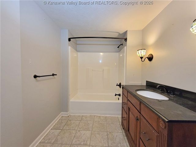 1020 10th Street, Nitro, WV 25143