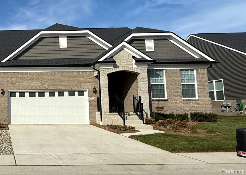 55733 Oak Pointe Drive, Shelby Twp, MI 48315