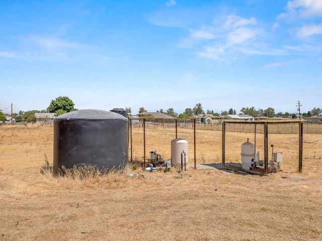 16099 Karen Road, Madera, CA 93636