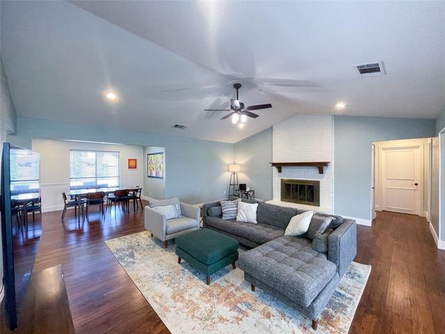 112 Overcrest Drive, Benbrook, TX 76126