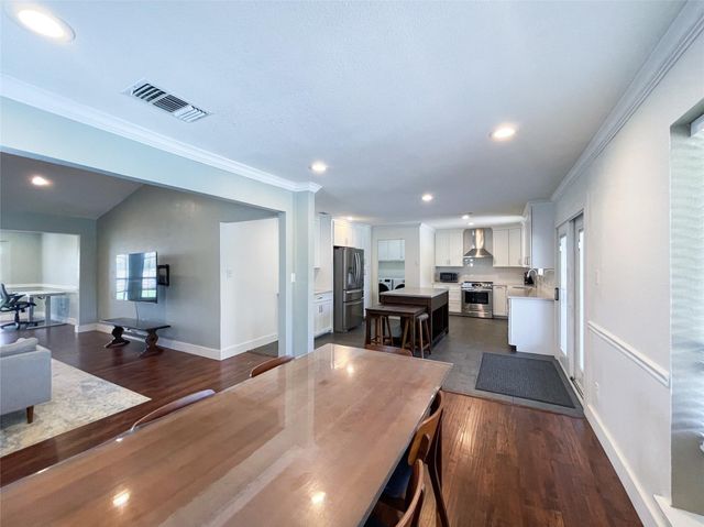 112 Overcrest Drive, Benbrook, TX 76126