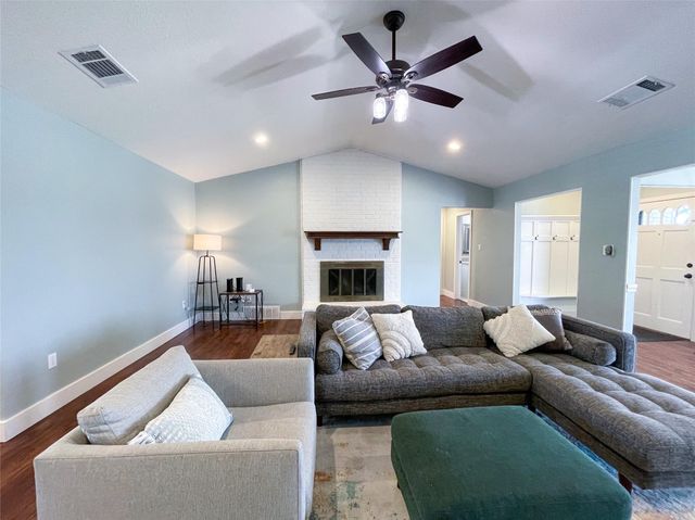 112 Overcrest Drive, Benbrook, TX 76126