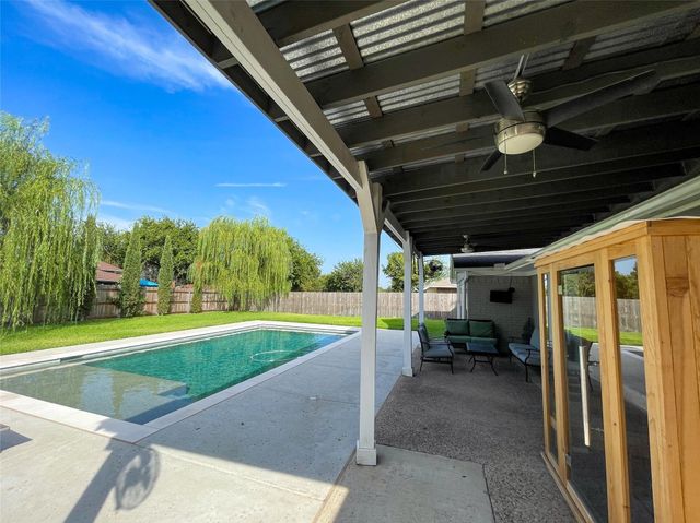 112 Overcrest Drive, Benbrook, TX 76126