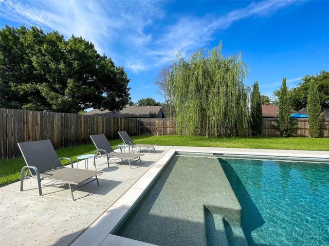 112 Overcrest Drive, Benbrook, TX 76126