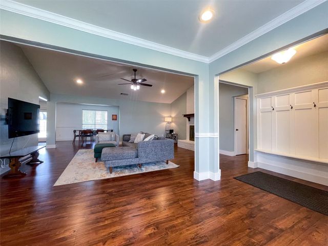 112 Overcrest Drive, Benbrook, TX 76126
