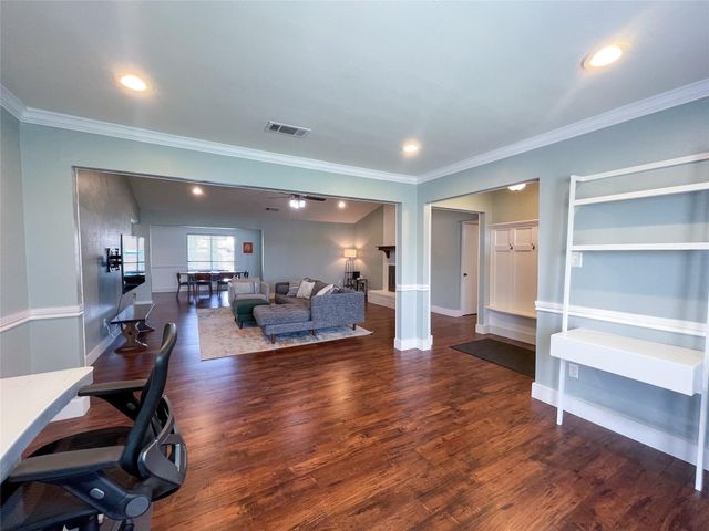 112 Overcrest Drive, Benbrook, TX 76126