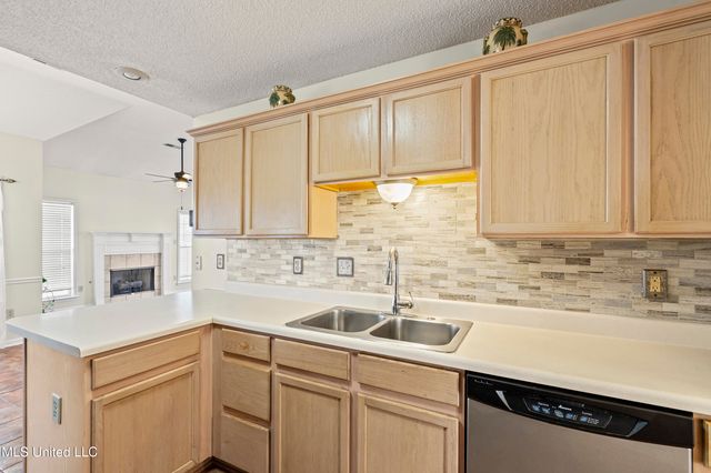 6064 Ivy Trails Drive, Olive Branch, MS 38654