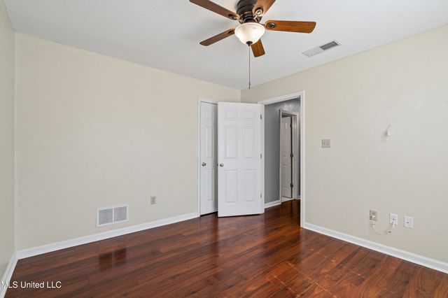 6064 Ivy Trails Drive, Olive Branch, MS 38654