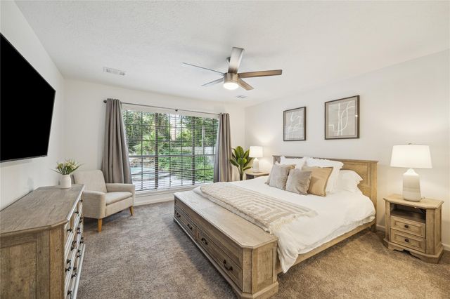 89 Towering Pines Drive, The Woodlands, TX 77381